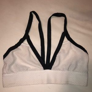 Black and white bralette. 🌸